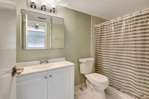 Condo in Delray Beach, Florida, 2 bedrooms № 2244269 - photo 10