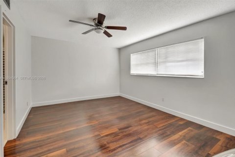 Condo in Delray Beach, Florida, 2 bedrooms № 2244269 - photo 9