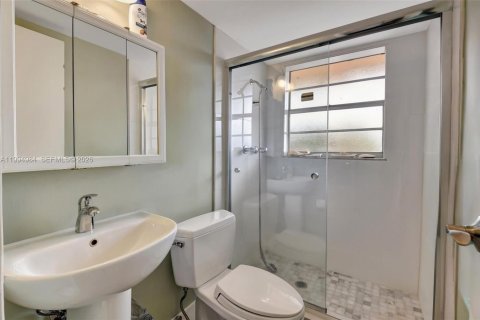 Condo in Delray Beach, Florida, 2 bedrooms № 2244269 - photo 12