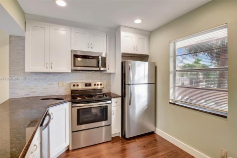 Condo in Delray Beach, Florida, 2 bedrooms № 2244269 - photo 3
