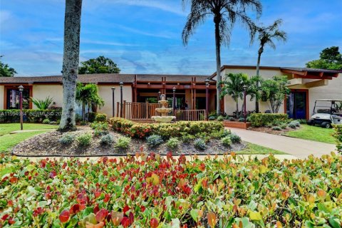 Condo in Delray Beach, Florida, 2 bedrooms № 2244269 - photo 17