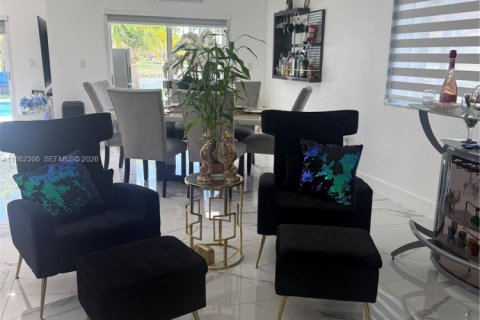 House in Homestead, Florida 4 bedrooms, 163.69 sq.m. № 1973475 - photo 12