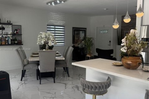 House in Homestead, Florida 4 bedrooms, 163.69 sq.m. № 1973475 - photo 24