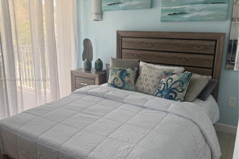 House in Homestead, Florida 4 bedrooms, 163.69 sq.m. № 1973475 - photo 11