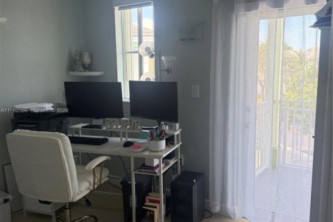 House in Homestead, Florida 4 bedrooms, 163.69 sq.m. № 1973475 - photo 10