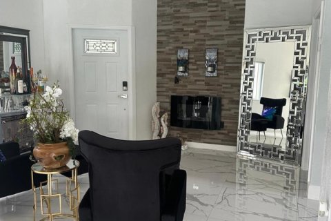 Casa en venta en Homestead, Florida, 4 dormitorios, 163.69 m2 № 1973475 - foto 5