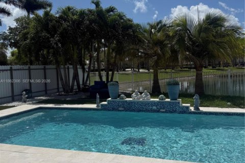 House in Homestead, Florida 4 bedrooms, 163.69 sq.m. № 1973475 - photo 23