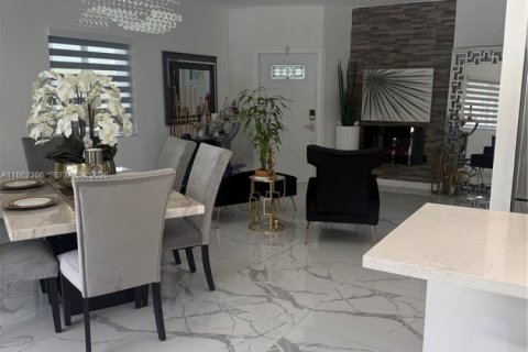 House in Homestead, Florida 4 bedrooms, 163.69 sq.m. № 1973475 - photo 15