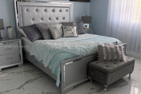 House in Homestead, Florida 4 bedrooms, 163.69 sq.m. № 1973475 - photo 18