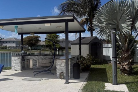 House in Homestead, Florida 4 bedrooms, 163.69 sq.m. № 1973475 - photo 21