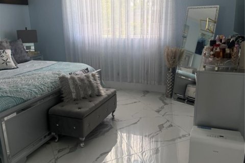 House in Homestead, Florida 4 bedrooms, 163.69 sq.m. № 1973475 - photo 17