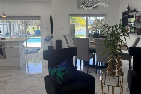 House in Homestead, Florida 4 bedrooms, 163.69 sq.m. № 1973475 - photo 9