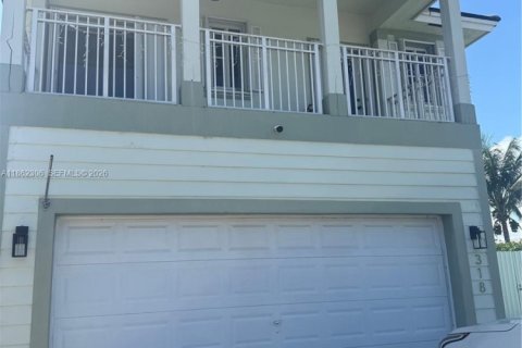 House in Homestead, Florida 4 bedrooms, 163.69 sq.m. № 1973475 - photo 26