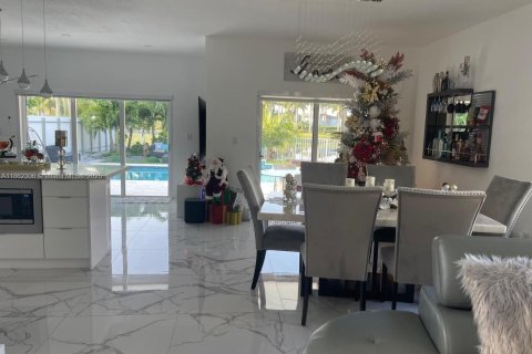 Casa en venta en Homestead, Florida, 4 dormitorios, 163.69 m2 № 1973475 - foto 7