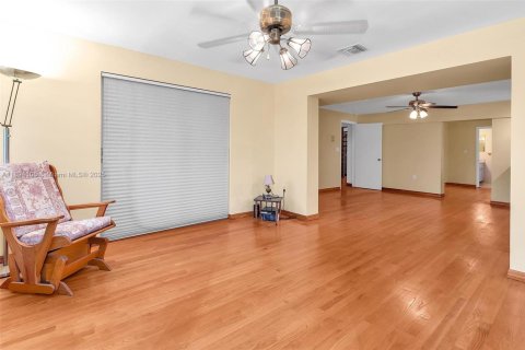 Villa ou maison à vendre à Miami Beach, Floride: 5 chambres, 558.44 m2 № 1945757 - photo 18