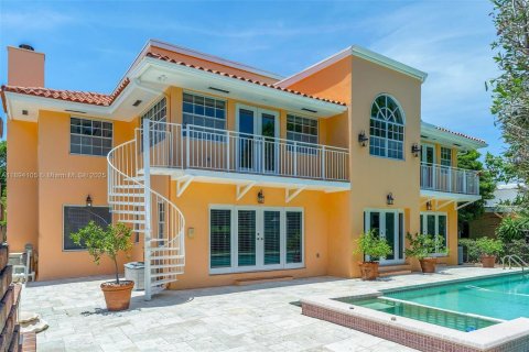 Casa en venta en Miami Beach, Florida, 5 dormitorios, 558.44 m2 № 1945757 - foto 3