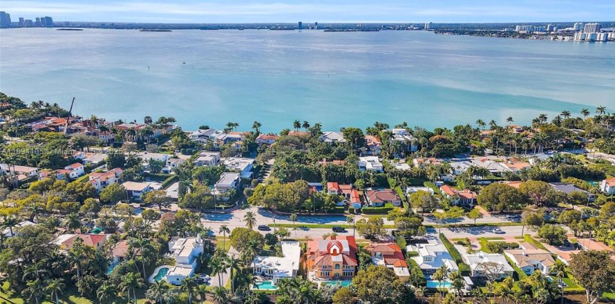 Casa en Miami Beach, Florida 5 dormitorios, 558.44 m2 № 1945757