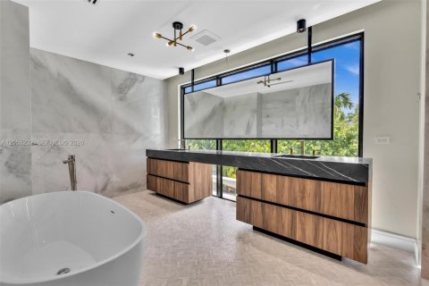 Casa en venta en Miami Beach, Florida, 4 dormitorios, 357.67 m2 № 2189347 - foto 25