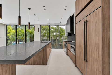 Casa en venta en Miami Beach, Florida, 4 dormitorios, 357.67 m2 № 2189347 - foto 3