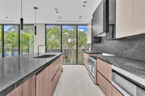 Casa en venta en Miami Beach, Florida, 4 dormitorios, 357.67 m2 № 2189347 - foto 6