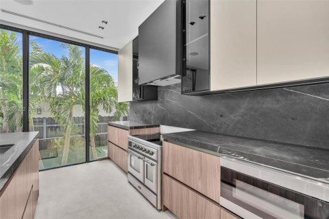 Casa en venta en Miami Beach, Florida, 4 dormitorios, 357.67 m2 № 2189347 - foto 4