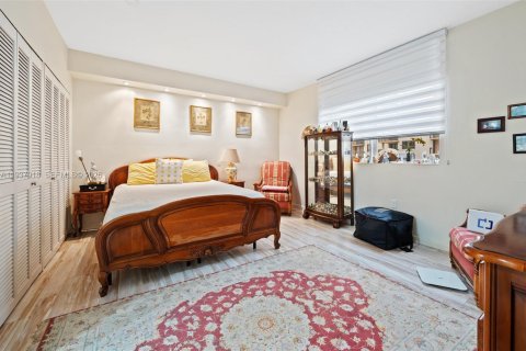 Купить кондоминиум в Бэл-Харбор, Флорида 2 спальни, 121.61м2, № 2053694 - фото 15