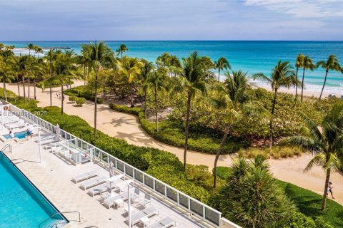 Купить кондоминиум в Бэл-Харбор, Флорида 2 спальни, 121.61м2, № 2053694 - фото 24