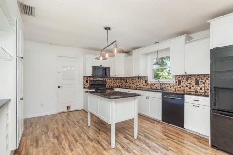 House in Longwood, Florida 3 bedrooms, 184.32 sq.m. № 1911049 - photo 9