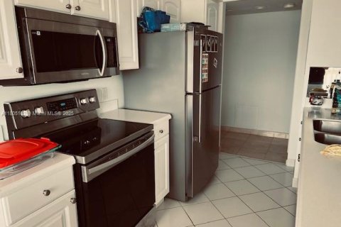 Copropriété à louer à Aventura, Floride: 2 chambres, 125.42 m2 № 1960079 - photo 2