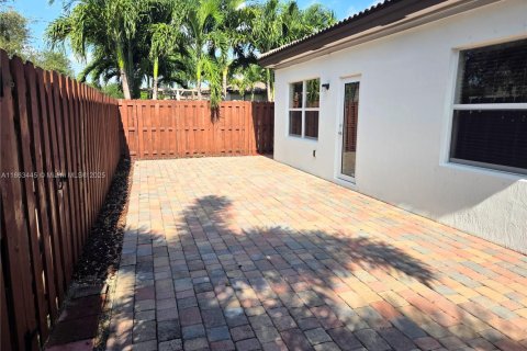 Casa en alquiler en Homestead, Florida, 4 dormitorios, 171.03 m2 № 1889857 - foto 3