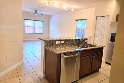 Casa en alquiler en Homestead, Florida, 4 dormitorios, 171.03 m2 № 1889857 - foto 8