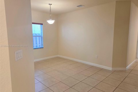 Casa en alquiler en Homestead, Florida, 4 dormitorios, 171.03 m2 № 1889857 - foto 5
