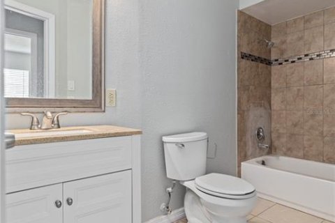 House in Tampa, Florida 4 bedrooms, 144.93 sq.m. № 1912297 - photo 7
