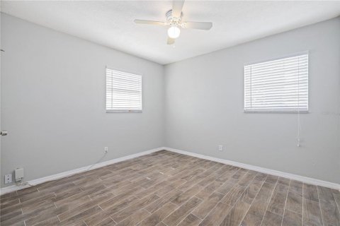 House in Tampa, Florida 4 bedrooms, 144.93 sq.m. № 1912297 - photo 6