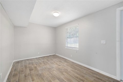 House in Tampa, Florida 4 bedrooms, 144.93 sq.m. № 1912297 - photo 9