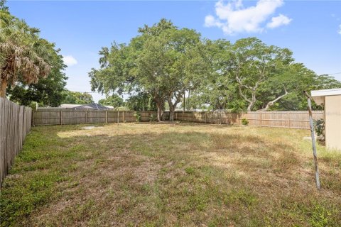 House in Tampa, Florida 4 bedrooms, 144.93 sq.m. № 1912297 - photo 11