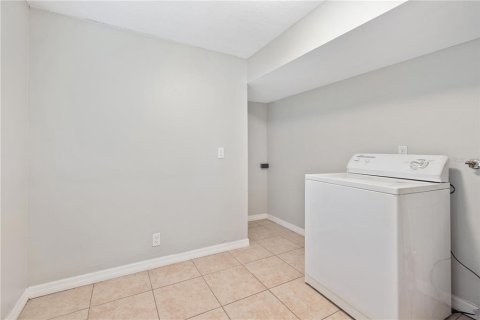 House in Tampa, Florida 4 bedrooms, 144.93 sq.m. № 1912297 - photo 10