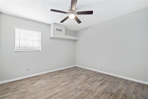 House in Tampa, Florida 4 bedrooms, 144.93 sq.m. № 1912297 - photo 5