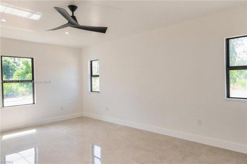 House in Lehigh Acres, Florida 4 bedrooms, 194.82 sq.m. № 2186254 - photo 12