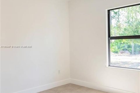 House in Lehigh Acres, Florida 4 bedrooms, 194.82 sq.m. № 2186254 - photo 20