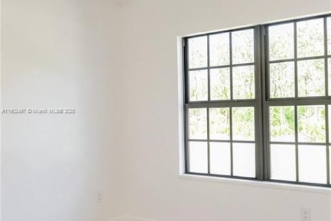 House in Lehigh Acres, Florida 4 bedrooms, 194.82 sq.m. № 2186254 - photo 16