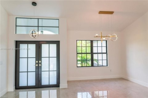 House in Lehigh Acres, Florida 4 bedrooms, 194.82 sq.m. № 2186254 - photo 3