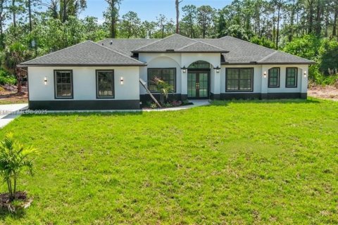 House in Lehigh Acres, Florida 4 bedrooms, 194.82 sq.m. № 2186254