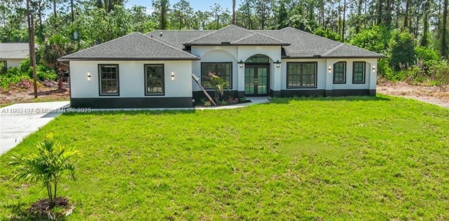 House in Lehigh Acres, Florida 4 bedrooms, 194.82 sq.m. № 2186254