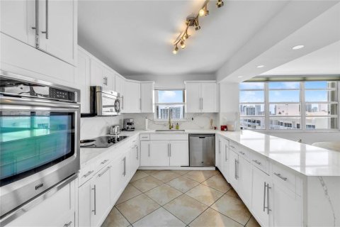 Condominio en alquiler en Aventura, Florida, 2 dormitorios, 116.87 m2 № 2083233 - foto 10