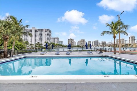 Condominio en alquiler en Aventura, Florida, 2 dormitorios, 116.87 m2 № 2083233 - foto 6