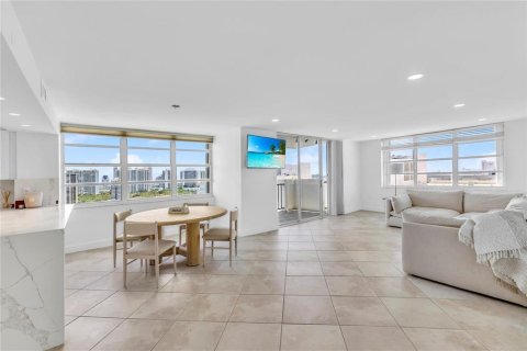 Condominio en alquiler en Aventura, Florida, 2 dormitorios, 116.87 m2 № 2083233 - foto 16