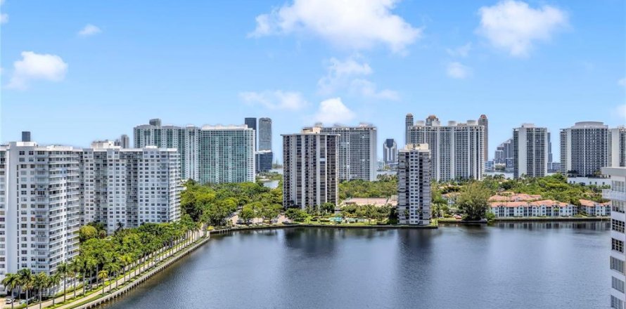Condominio en Aventura, Florida, 2 dormitorios  № 2083233