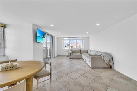 Condominio en alquiler en Aventura, Florida, 2 dormitorios, 116.87 m2 № 2083233 - foto 15