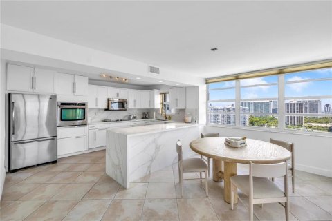 Condominio en alquiler en Aventura, Florida, 2 dormitorios, 116.87 m2 № 2083233 - foto 9